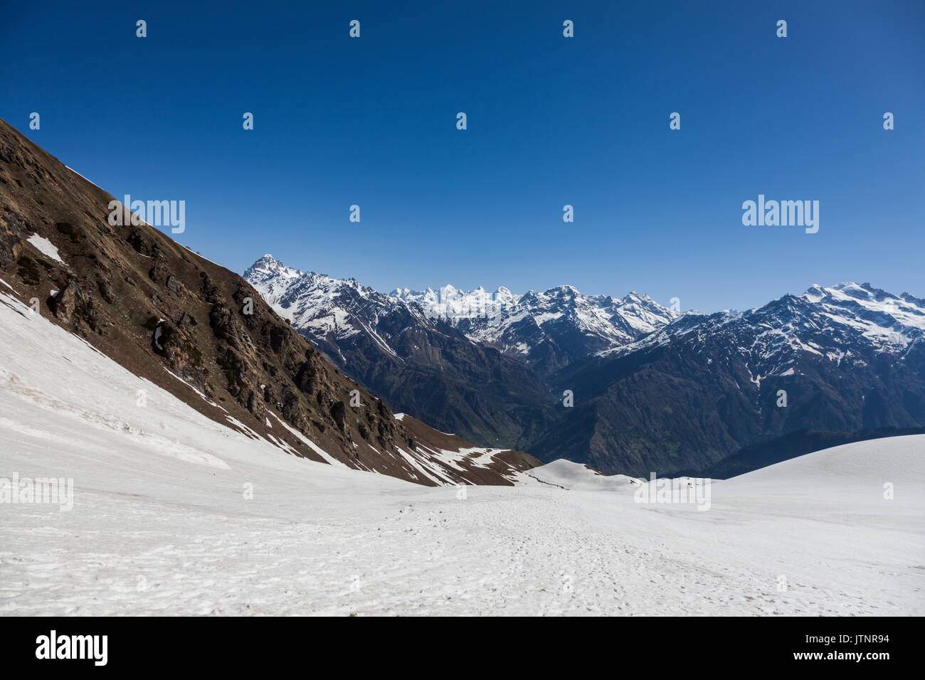 Himalaya Landschaft in Himachal Pradesh während Trekking Stockfoto