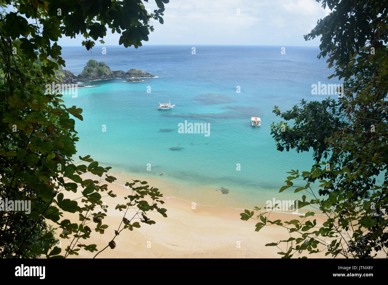 Kristallklare Meer Strand in Fernando de Noronha, Brasilien Stockfoto