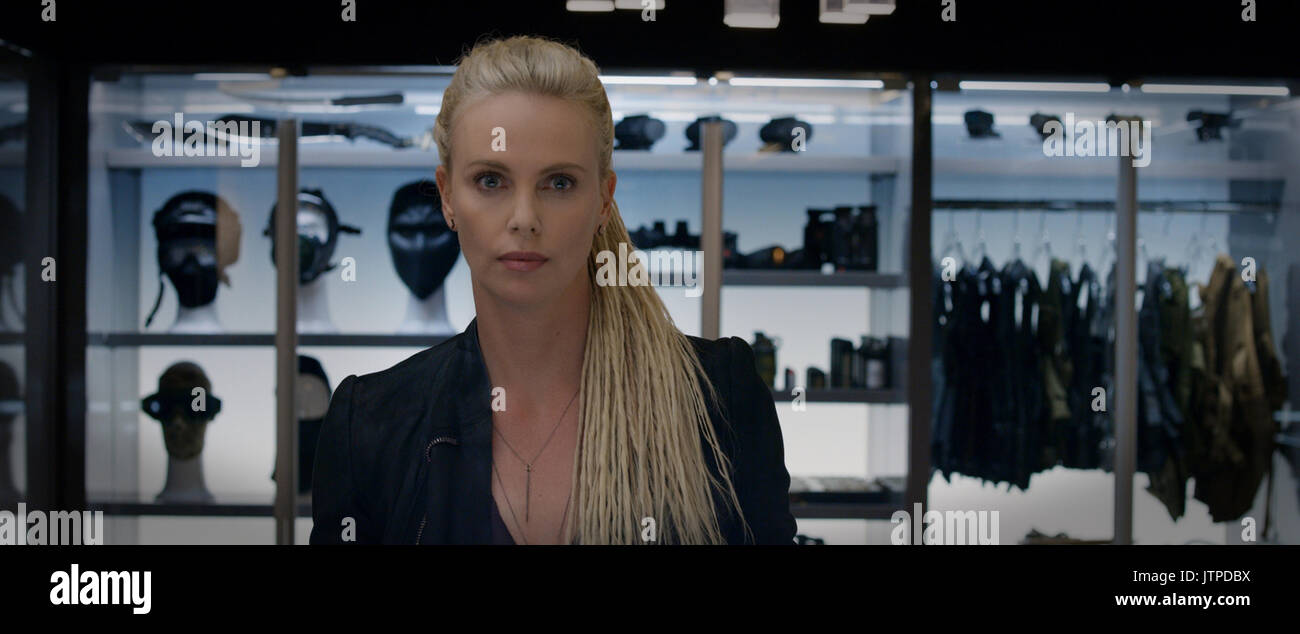 RELEASE DATE: April 14, 2017 TITEL: Das Schicksal der wütenden Studio: Universal Pictures Regie: F. Gary Gray PLOT: Wenn eine geheimnisvolle Frau verführt Dom in die Welt der Verbrechen und Verrat an denen ihm am Nächsten, die Crew der Prüfungen, die Prüfung wird wie nie zuvor in den Hauptrollen: Charlize Theron. Credit Bild: © Universal Pictures/Entertainment Bilder) Stockfoto