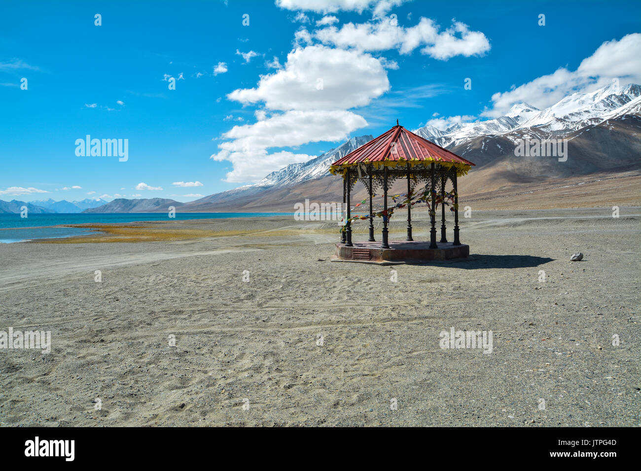 Das türkisfarbene Wasser der Pangong See Stockfoto