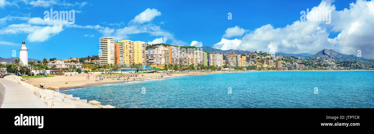 Panoramablick vom Strand Malagueta in Malaga. Andalusien, Costa del Sol, Spanien Stockfoto