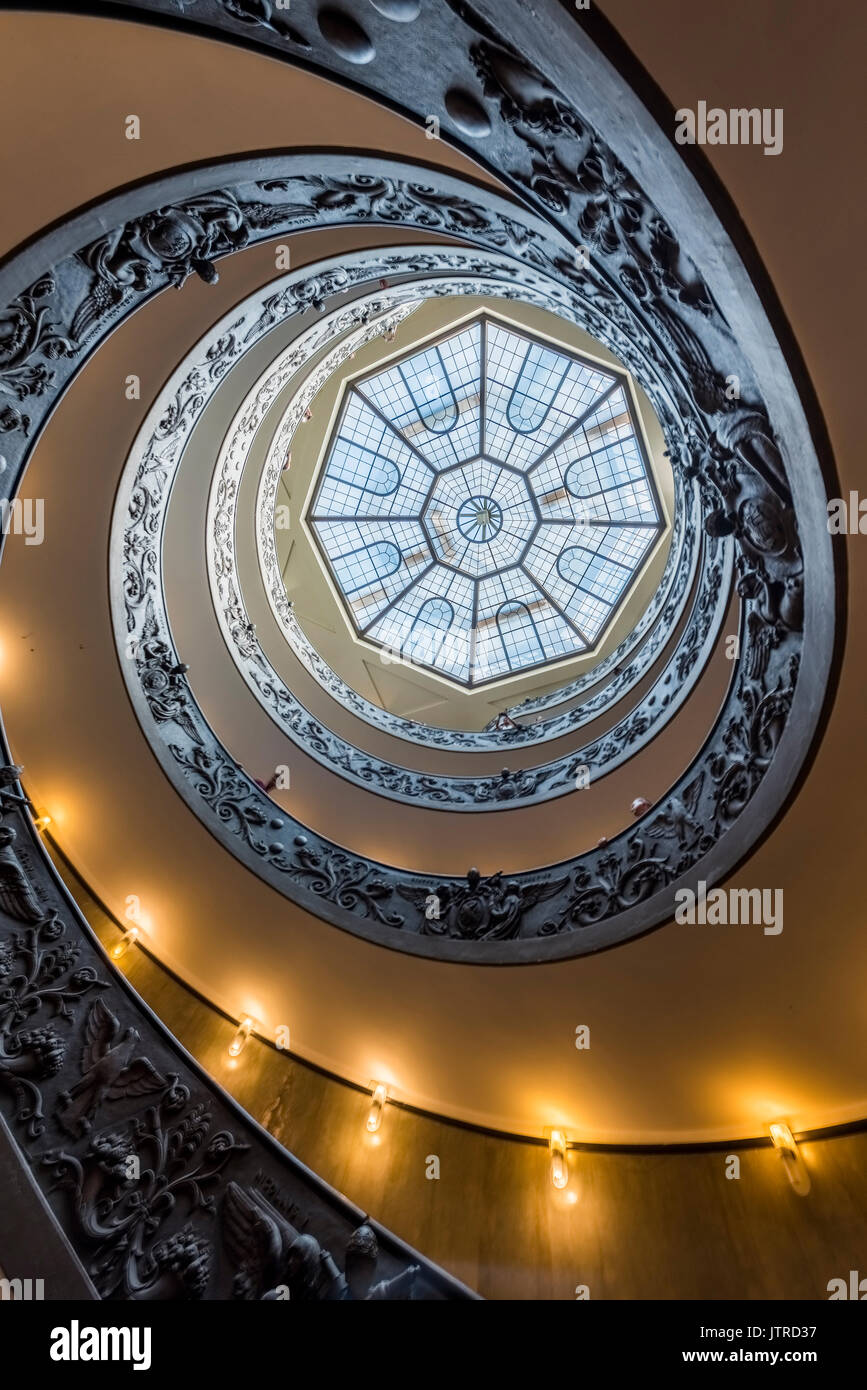 Die berühmten doppelhelix Bramante Treppe an der Vatikanischen Museen verlassen, Rom, Italien Stockfoto