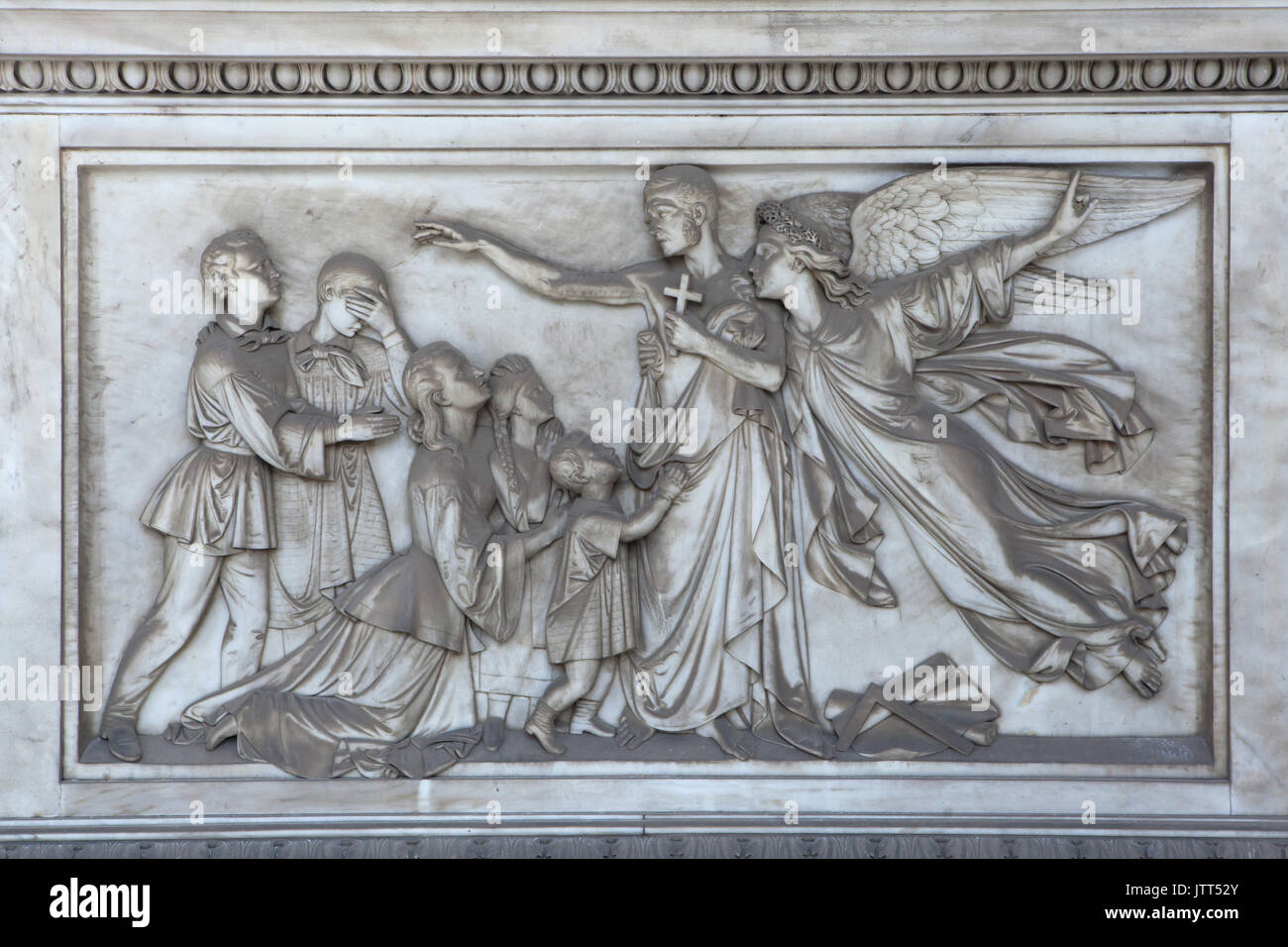 Trauer Familie auf einem der Marmor grabmäler an der Staglieno monumentale Friedhof (Cimitero monumentale di Staglieno in Genua, Ligurien, Italien dargestellt. Stockfoto