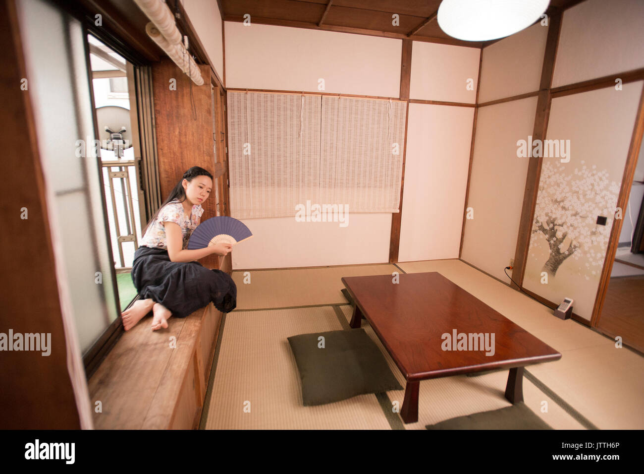 Lifestyle eines japanischen Mädchen zu Hause während der heißesten Tage des Sommers. Stockfoto