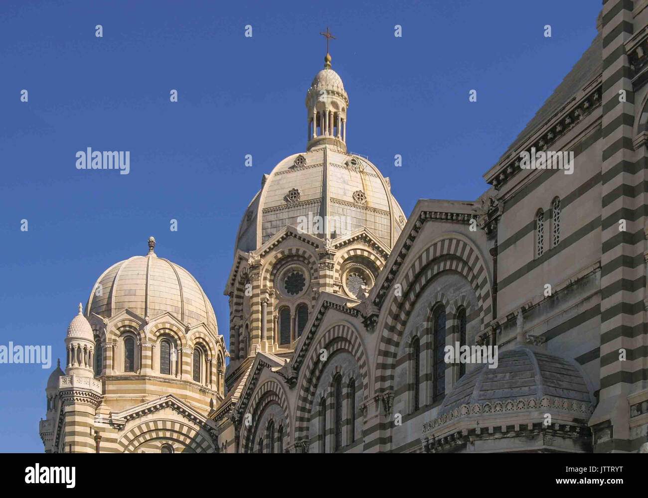 Oktober 17, 2004 - Marseille, Bouches-du-RhÃ'ne, Frankreich - Detail der Architektur des Byzantine-Roman stil Sainte Marie Majeure Kathedrale (Cathédrale de la Major). Eine der berühmten Römischen Katholischen Kirchen in Marseille, und ein nationales Denkmal von Frankreich, es ist der Sitz der Erzdiözese Marseille. Die größte französische Stadt an der Mittelmeerküste und den größten Hafen für den Handel und die Kreuzfahrtschiffe, Marseille ist auch ein beliebtes Ziel für Touristen. Credit: Arnold Drapkin/ZUMA Draht/Alamy leben Nachrichten Stockfoto