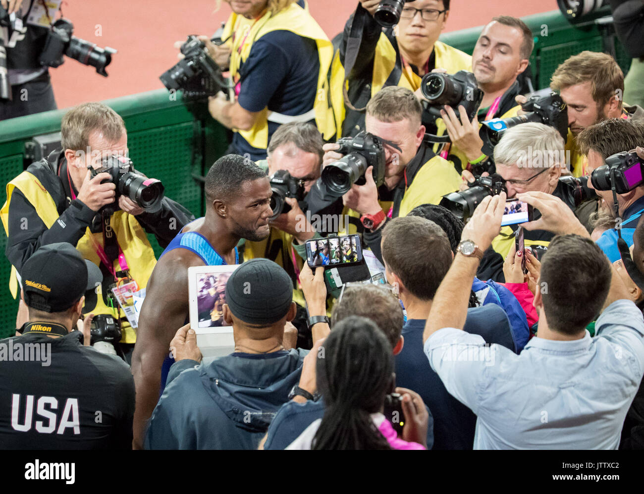 Justin Gatlin nach seinem 100 m Goldmedaille bei der IAAF Leichtathletik Tag 2 bei den Olympischen Park, London, England laufen am 5. August 2017. Foto von Andy Rowland. Stockfoto