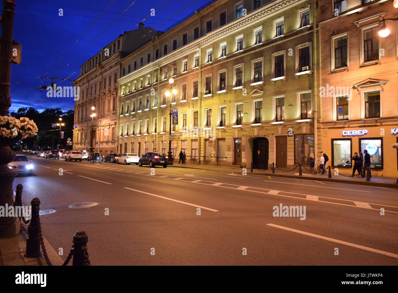 Blick auf die Straße von St. Petersburg bei Nacht Stockfoto