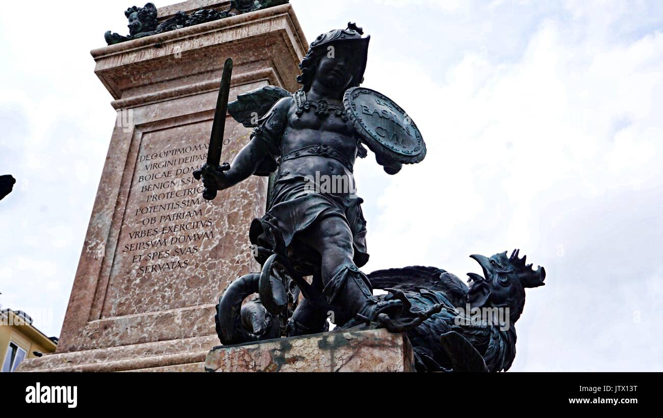 Putto Statue kämpfen mit Tier am Marienplatz in München, Deutschland Stockfoto