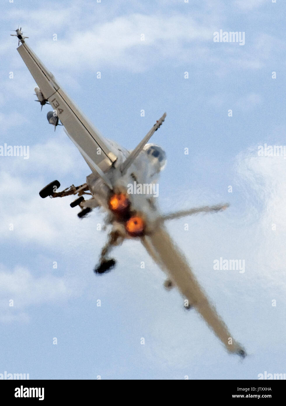 Hintere Ende Hochformat Eines F A 18 Super Hornet Mit Vollem Nachbrenner Auf Am Start Stockfotografie Alamy
