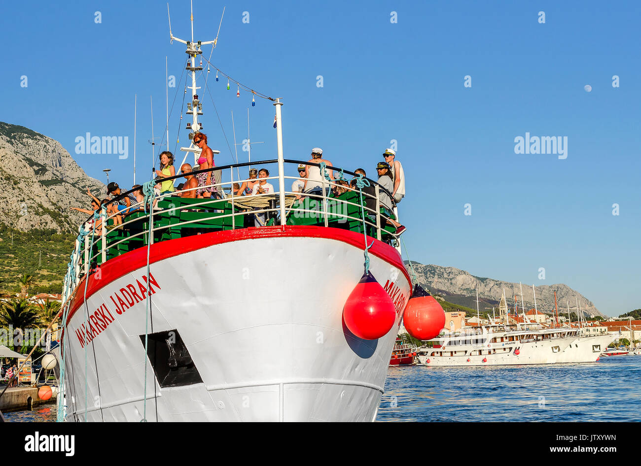 Ausflug Schiff mit Menschen an Bord. Stockfoto