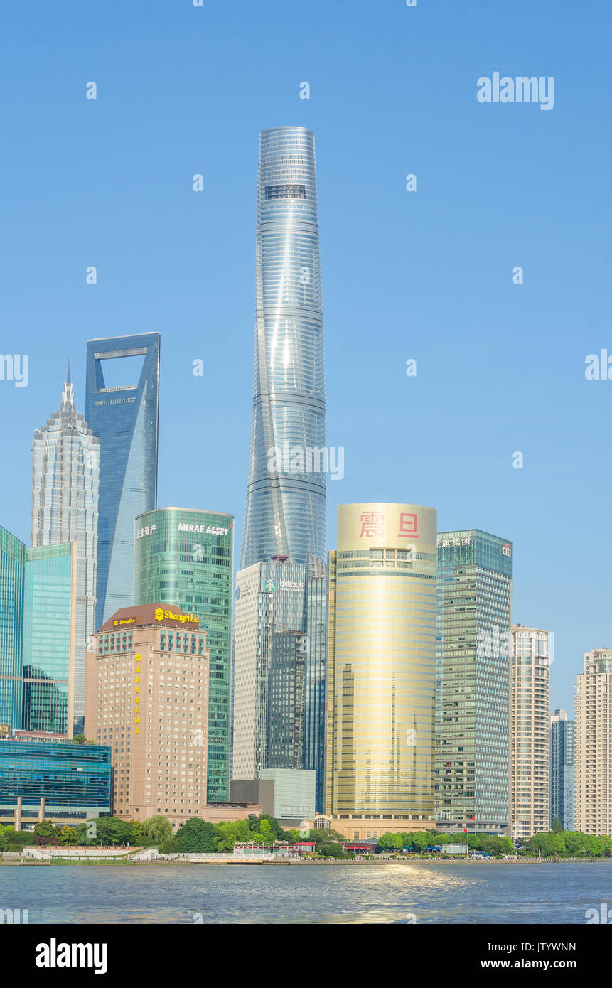 Wolkenkratzer in Pudong, Shanghai, China. Stockfoto