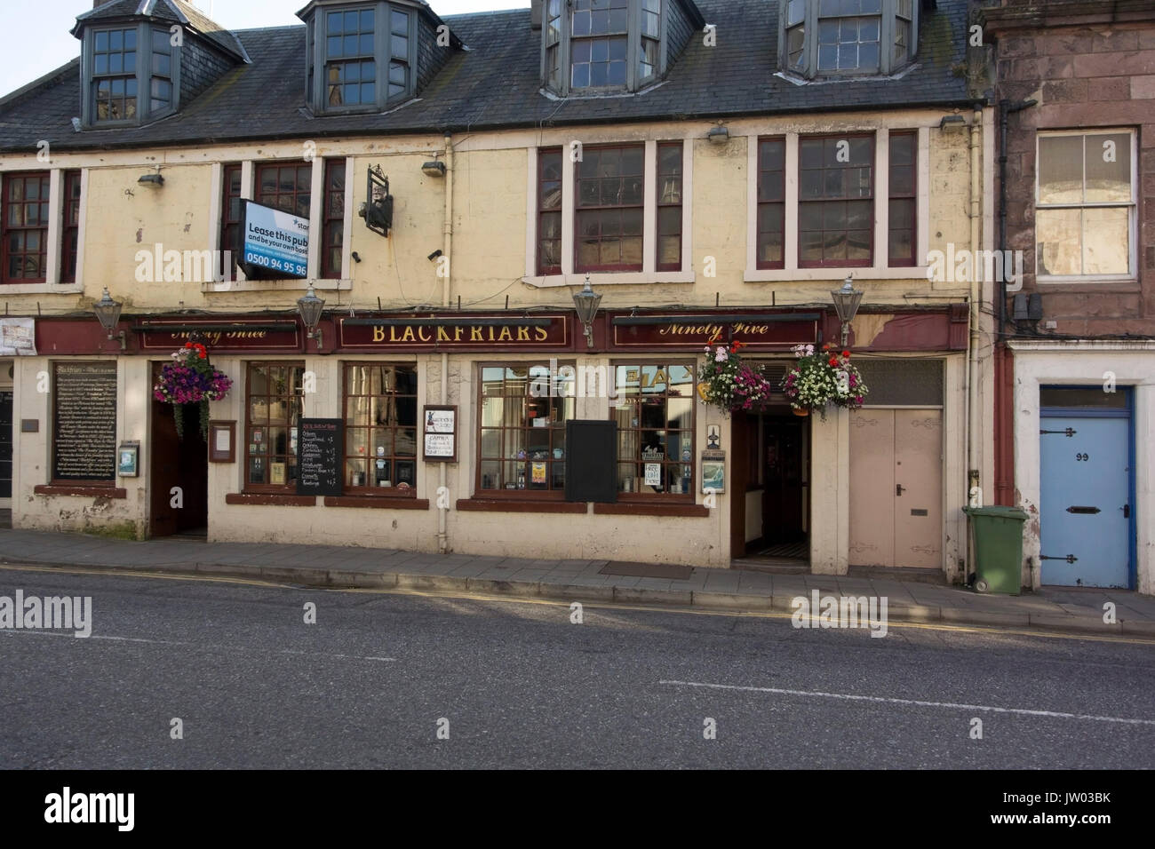 Blackfriars Highland Pub Academy Street Inverness Schottland Großbritannien Außenansicht der traditionellen iconic 1793 18. Jahrhundert blackfriars Highland pub öffentliche Ho Stockfoto