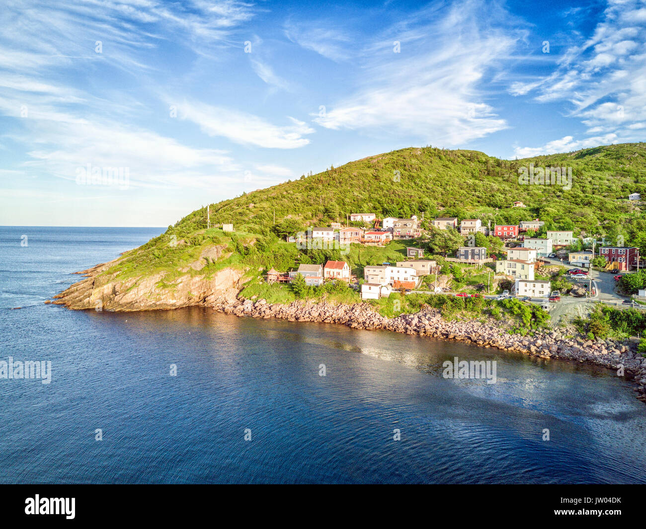 Kleine, Holzhäuser in hügeligen Petty Harbour, Neufundland und Labrador, Kanada Stockfoto