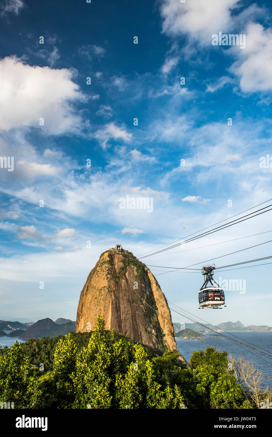 Foto der berühmten Cable Car auf dem Zuckerhut in Rio de Janeiro, Brasilien Stockfoto