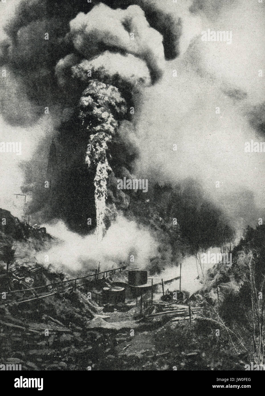 Ölquellen in Galizien auf Feuer während der Russischen Rückzug, WK 1. Stockfoto