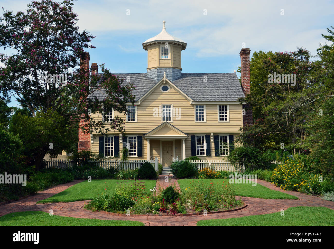 Die kolonialzeit Cupola House 1758 Gesichter Venice Bay am Albemarle Sound Waterfront in Edenton, North Carolina. Stockfoto