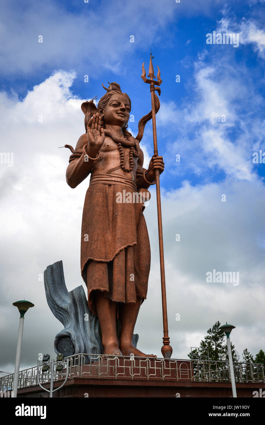 Riesige Statue von Lord Shiva am Grand Bassin in Mauritius. Die 108 ft Statue von Shiva in Grand Bassin in der zentralen Hochebene von Mauritius ist wirklich ziemlich Stockfoto