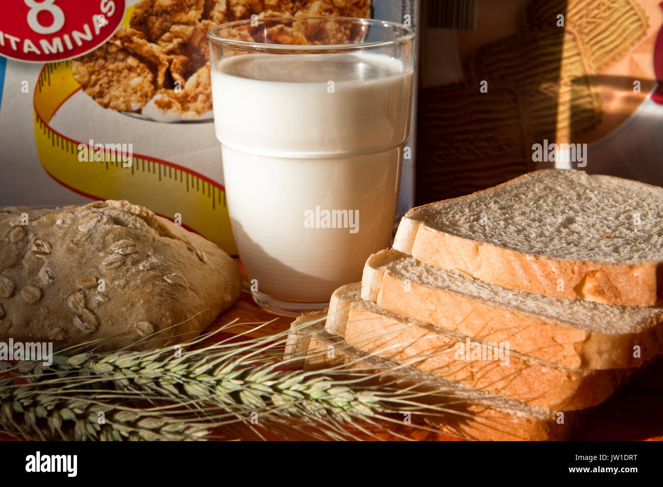 Die grundlegenden Zutaten für ein gutes Frühstück Stockfoto