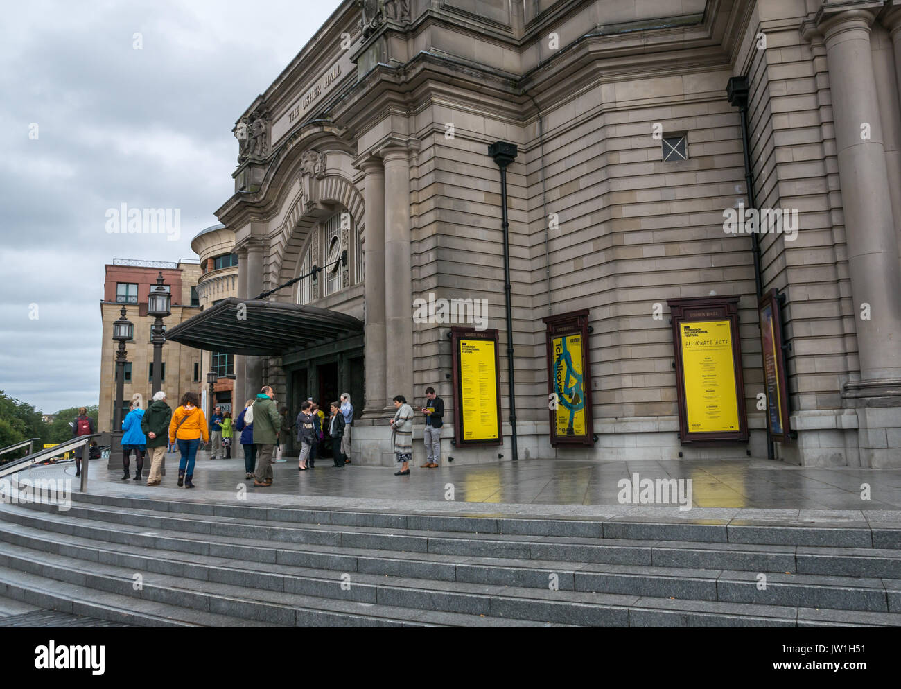 Konzertbesucher an Edinburgh International Festival performance Sterben Walkure von Wagner unter der Leitung von Sir Andrew Davies an Usher Hall, Edinburgh, Großbritannien Stockfoto
