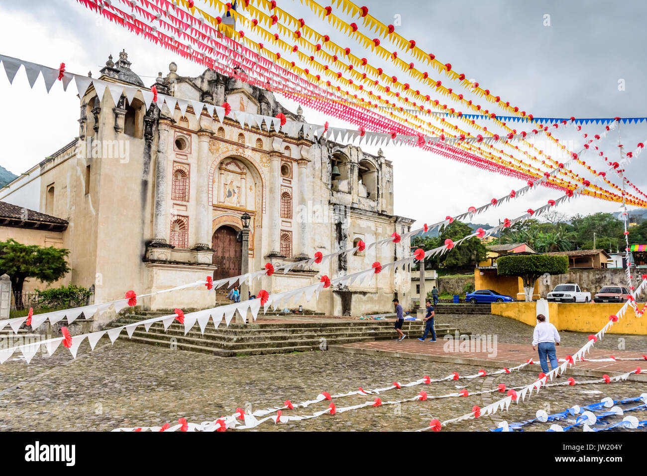 San Juan del Obispo, Guatemala - 11. Juni 2017: Dekorieren eine der ersten katholischen Kirchen im Land für Corpus Christi feiern. Stockfoto