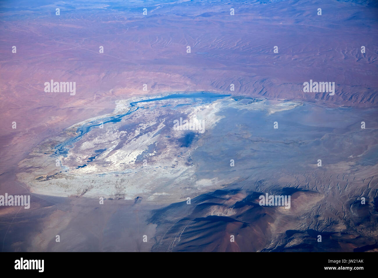 Laguna de Huasco (3780 m), Salar de Huasco Nationalpark, Atacama, Chile, Südamerika - Luftbild Stockfoto