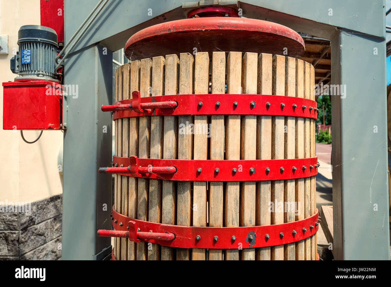 Nahaufnahme der hölzernen Weinpresse Stockfoto