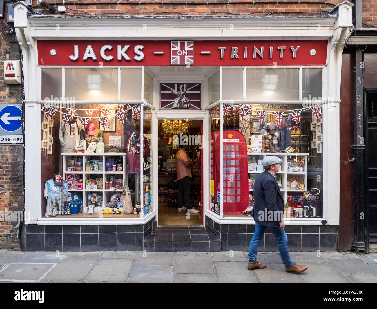 Cambridge Tourismus - Buchsen touristische Geschenk Shop in Trinity Street Cambridge, Großbritannien Stockfoto