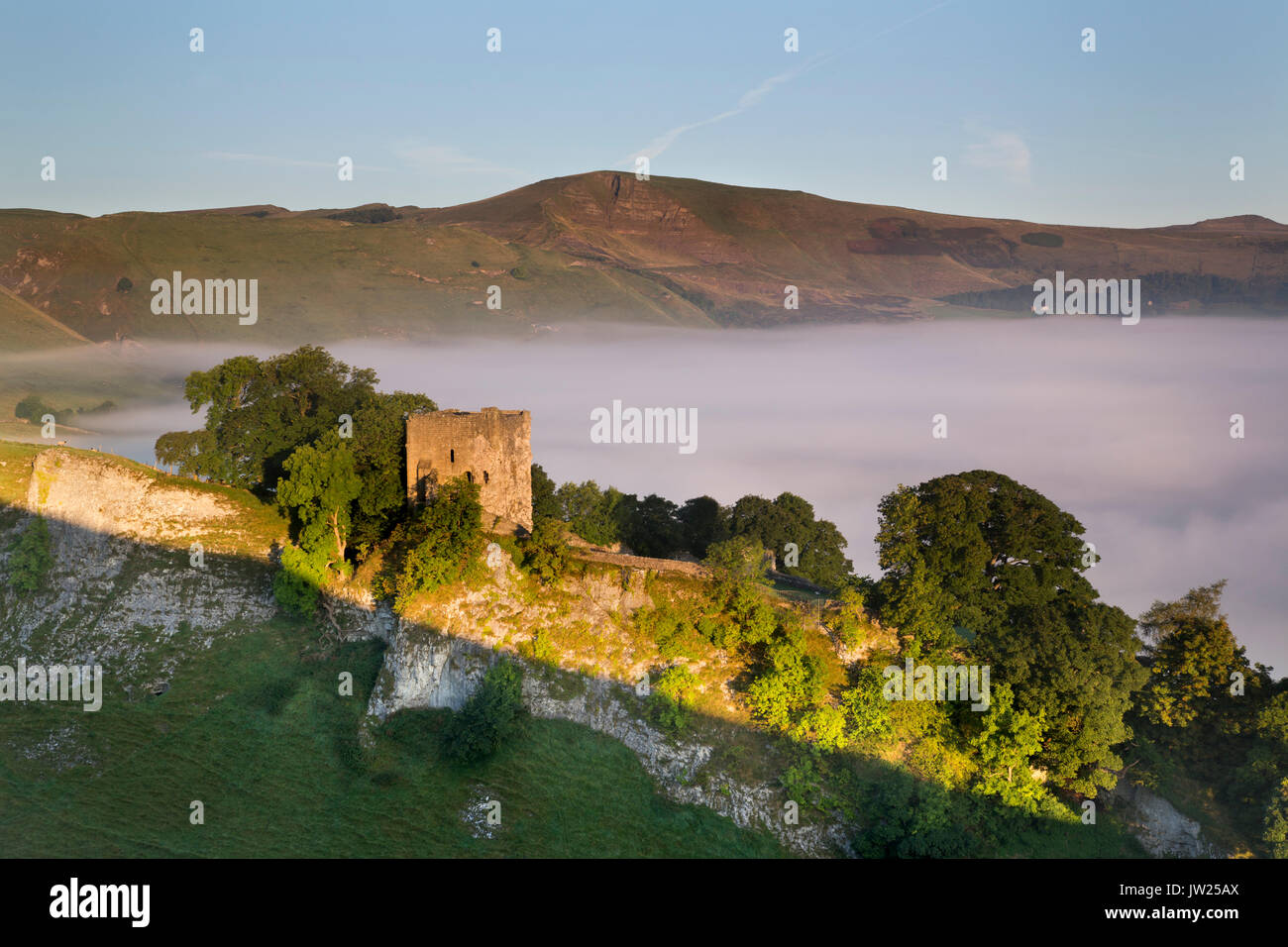 Höhle Dale; Misty Morning; Blick auf Hügel verlieren: Derbyshire, Großbritannien Stockfoto