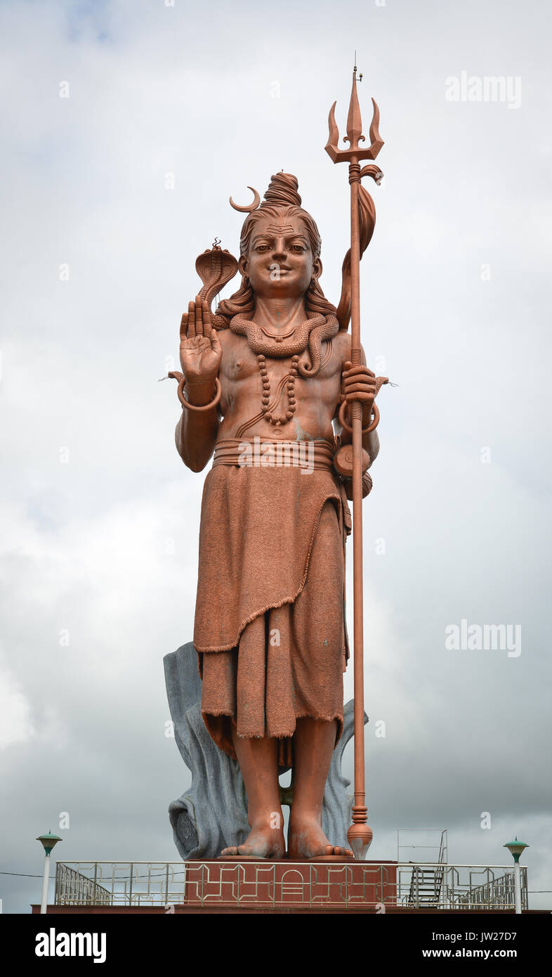 Vor Lord Shiva (Mangal Mahadev) am Grand Bassin in Mauritius. Mangal Mahadev Statue befindet sich im Stadtteil Savanne gelegen, in Mauritius. Stockfoto