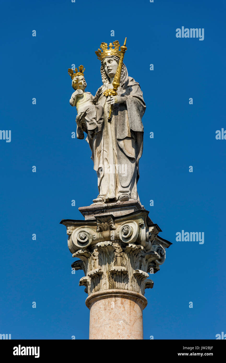 Statue der Jungfrau Maria, die Patrona Bavariae, Mariensäule, Marienplatz, Freising, Oberbayern, Bayern, Deutschland Stockfoto