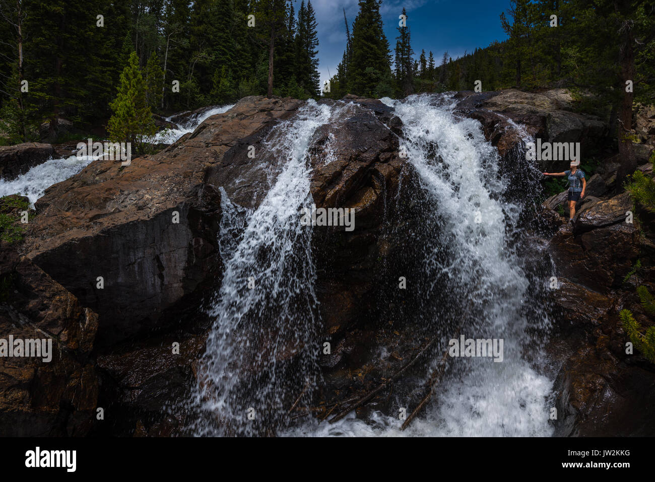 Wanderer bei Jasper Creek Falls in der Nähe des Lost Lake Stockfoto