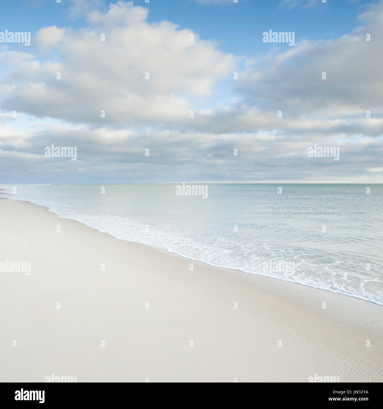 USA, Massachusetts, Nantucket Island, Wolken über Surfside Beach Stockfoto