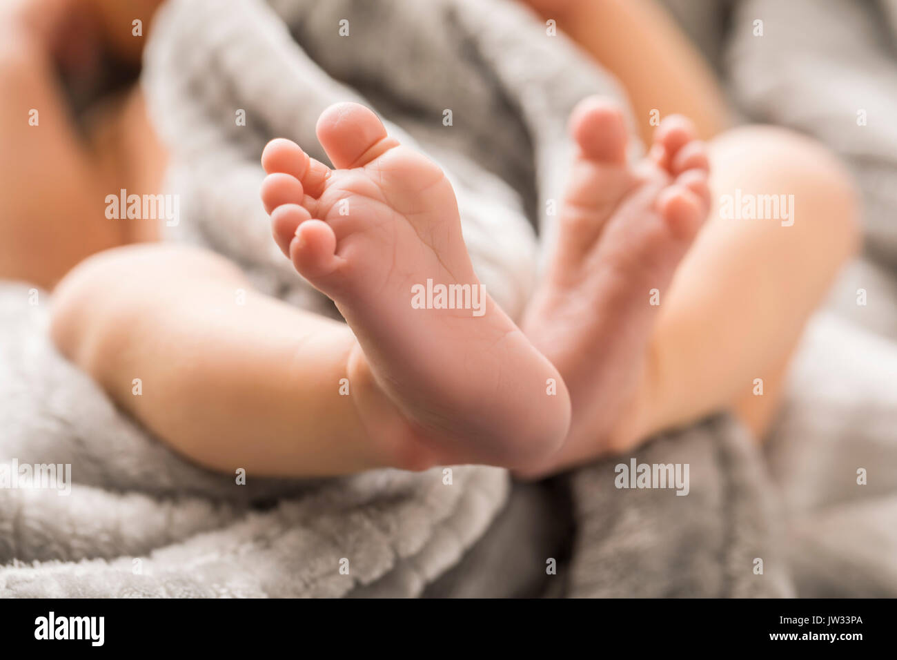 Baby Boy's (0-1 Monate) Füße Stockfoto