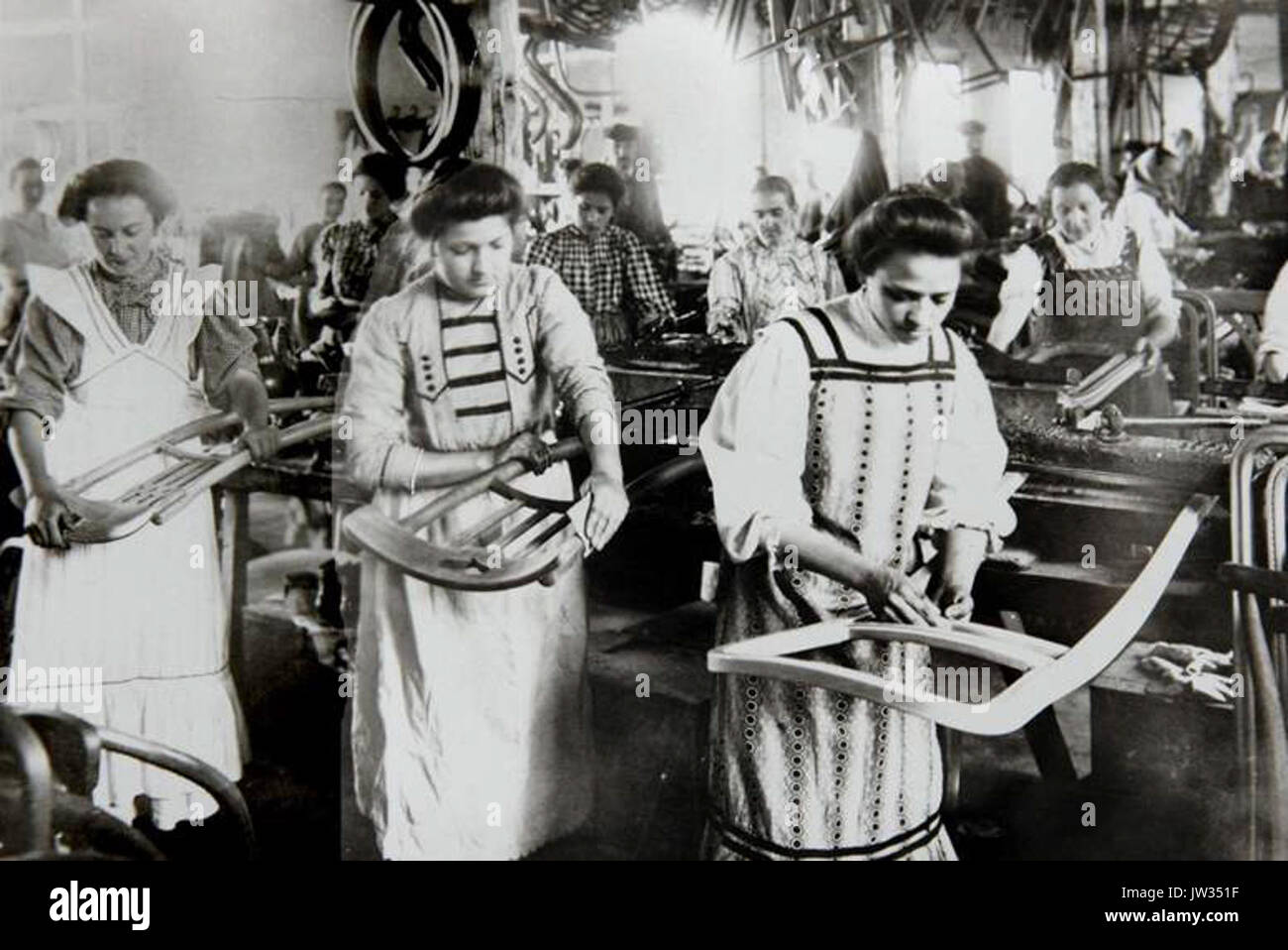 Thonet factory manuelles Schleifen Stockfoto