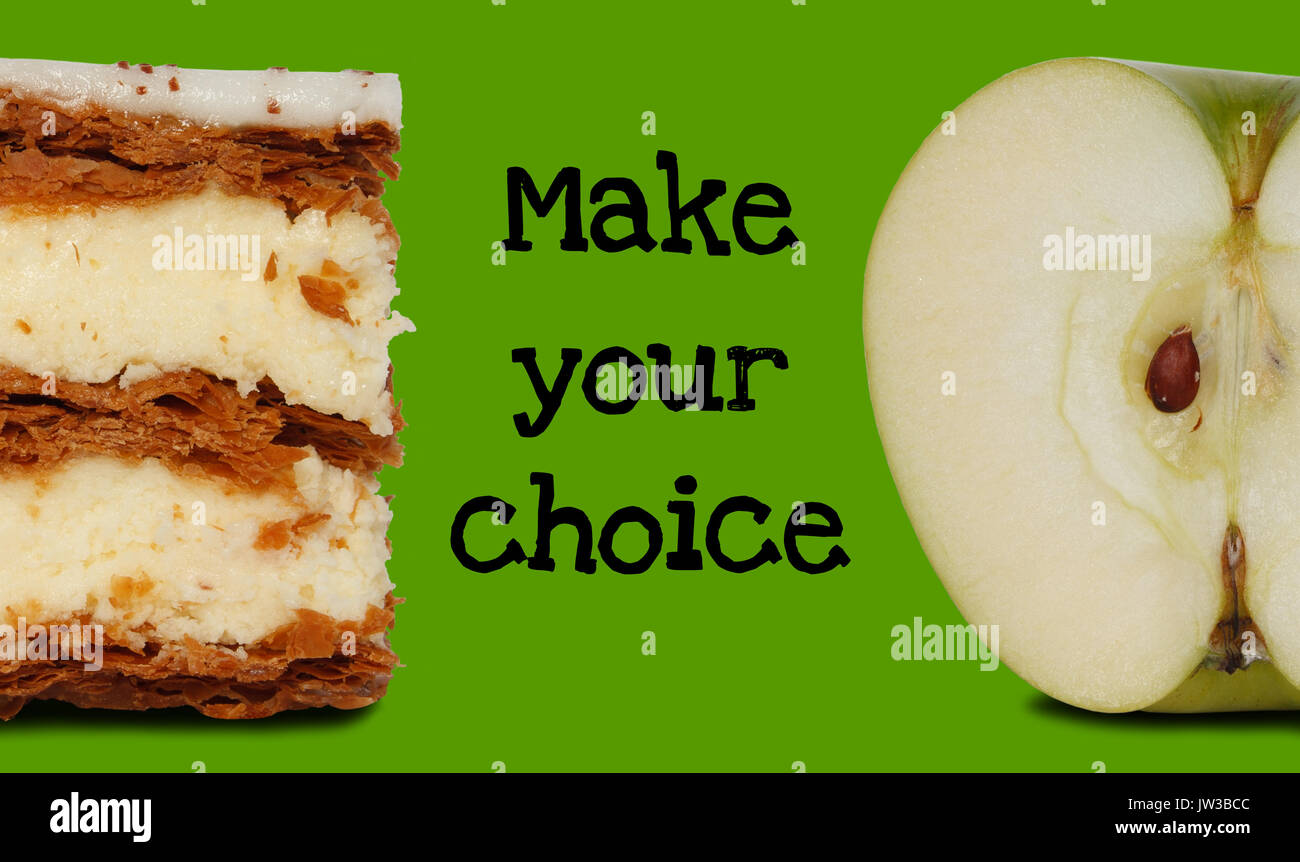 Kuchen und Apple auf grünem Hintergrund mit Text nach Wahl (gesunde Ernährung Wahl) Stockfoto