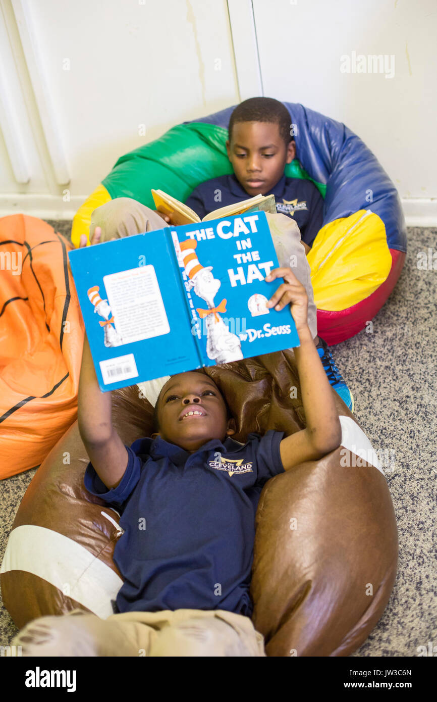 Spartanburg, South Carolina Kinder lesen während der S.O.A.R. After