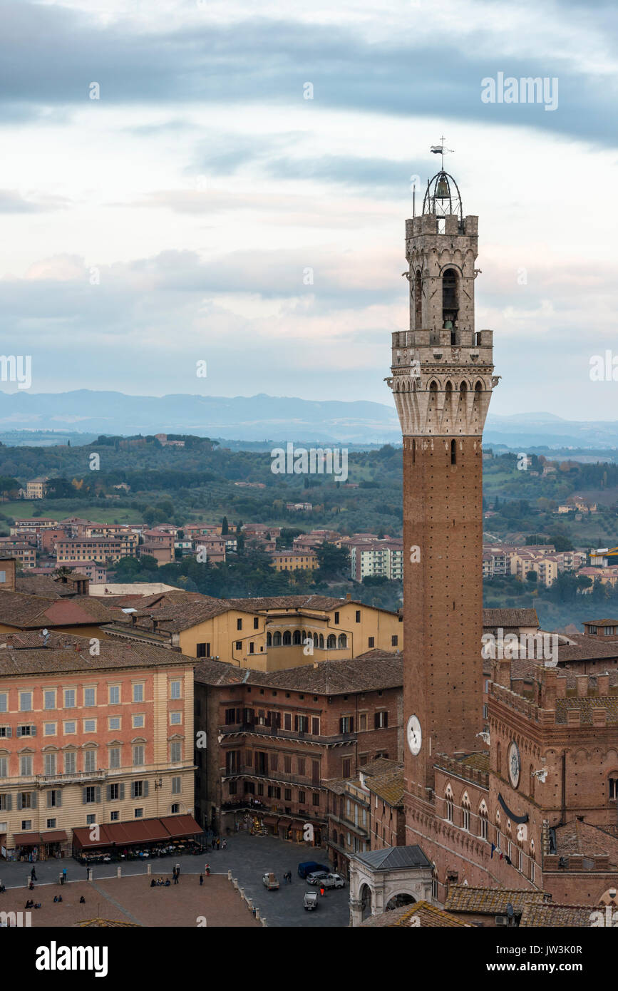 Italien, Toskana, Siena, Pubblico Palast und Glockenturm Torre del Mangia, das höchste Gebäude in der Stadt Stockfoto