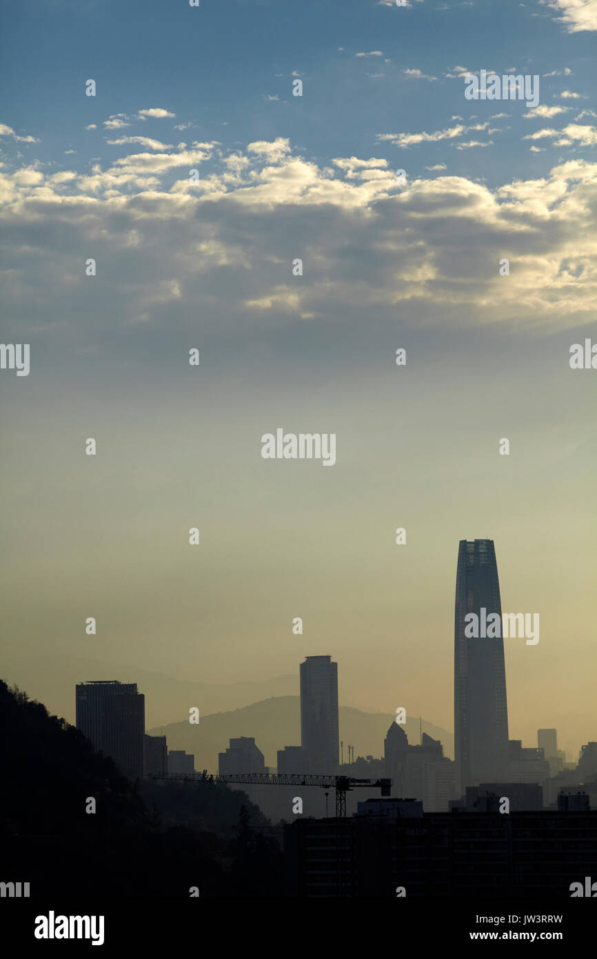 Sky Costanera Wolkenkratzer, Santiago und die Anden, Chile, Südamerika Stockfoto