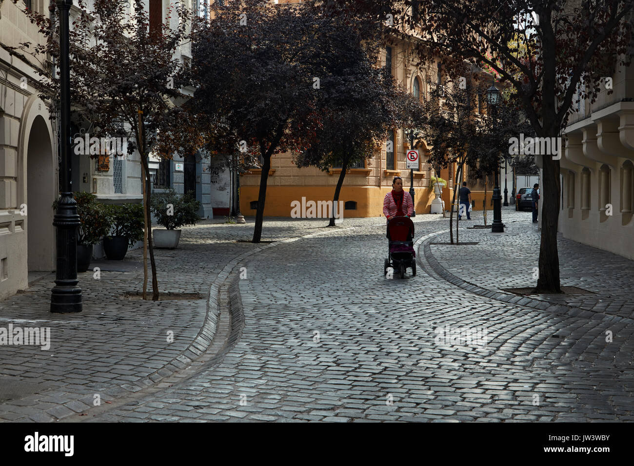 Mit Kopfstein gepflasterten Straßen des Barrio Paris-Londres, Santiago, Chile, Südamerika Stockfoto