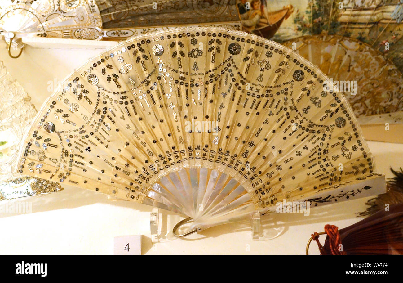Lüfter im Empire Stil, Deutschland, Anfang 1800, Perlmutt, silber, Stoff, aus der Sammlung der Prinzessin Viktoria Luise von Preußen Braunschweigisches Landesmuseum DSC 04908 Stockfoto