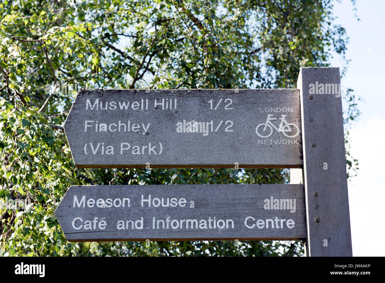 Eine Anfahrtsbeschreibung zum Muswell Hill und Finchley Teil des Londoner Zyklus Netzwerk Fingerpost Stockfoto