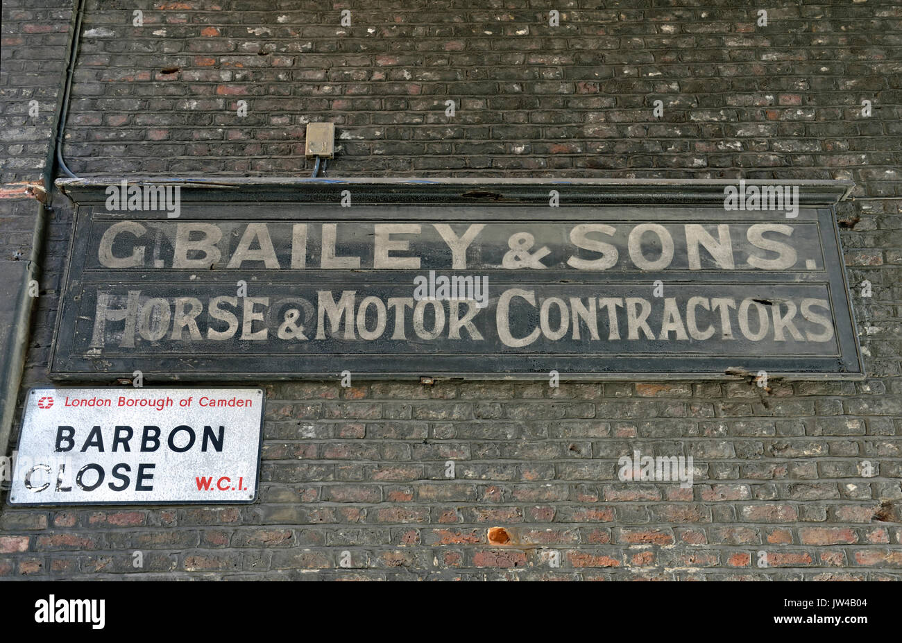 Vintage Zeichen an der Wand sagen C. Bailey & Söhne. Pferd & Motor Fremdfirmen im Barbon schließen WC 1 Londoner Stadtteil Camden England Großbritannien UK Stockfoto