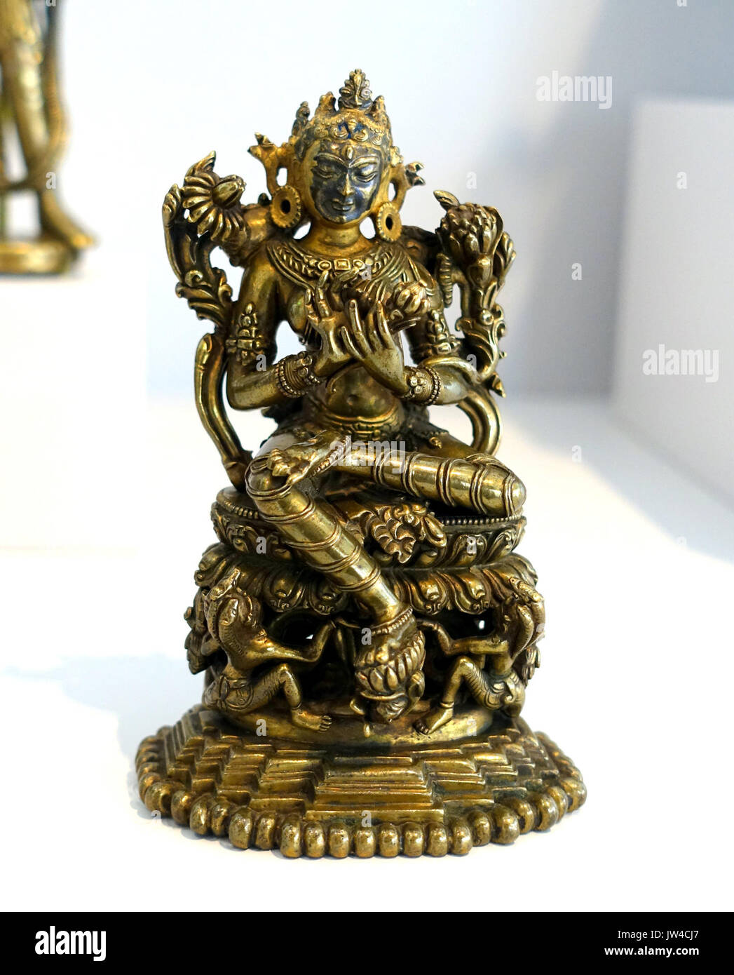 Sitzt Dieser Mahasri Tara, Tibet, vermutlich aus dem 13. Jahrhundert AD, Messing, Silber waschen, blaues Pigment Arthur M Sackler Museum, Harvard University DSC 00850 Stockfoto