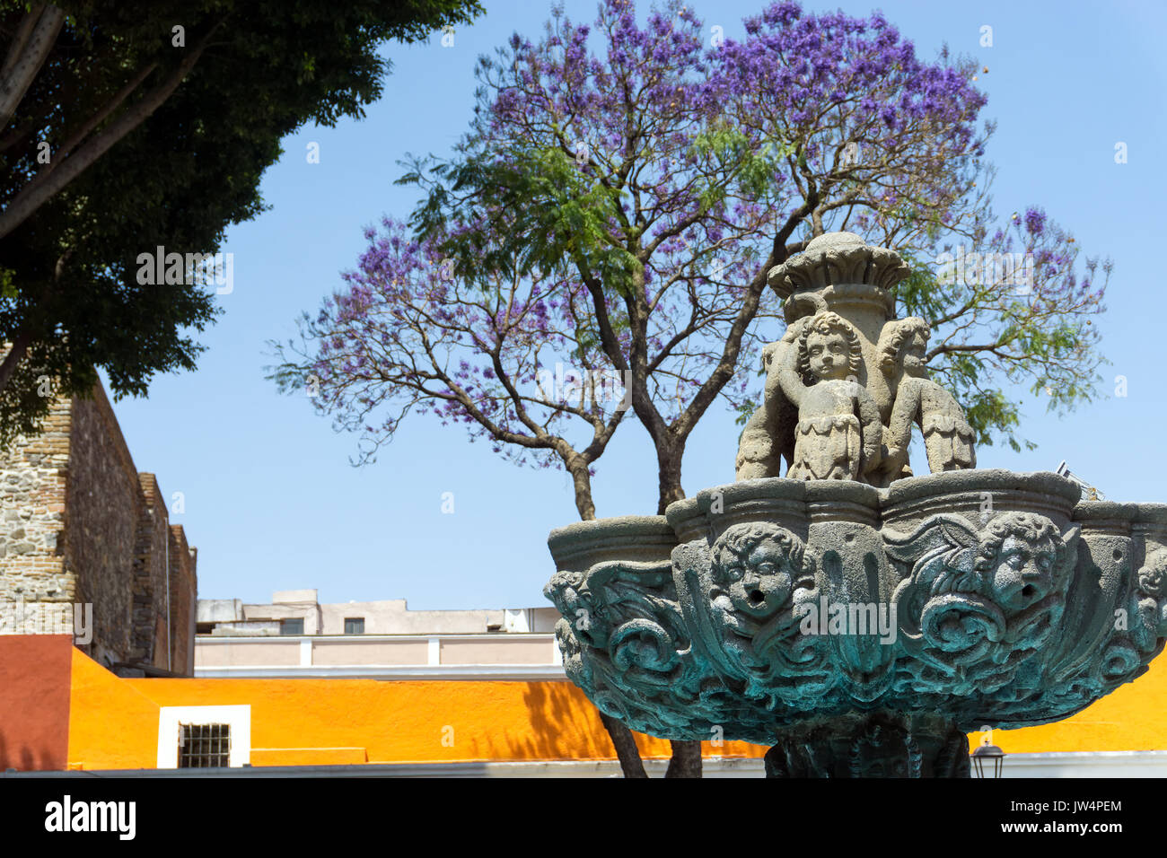 Brunnen in einem Plaza in der Künstler Nachbarschaft in Puebla, Mexiko Stockfoto