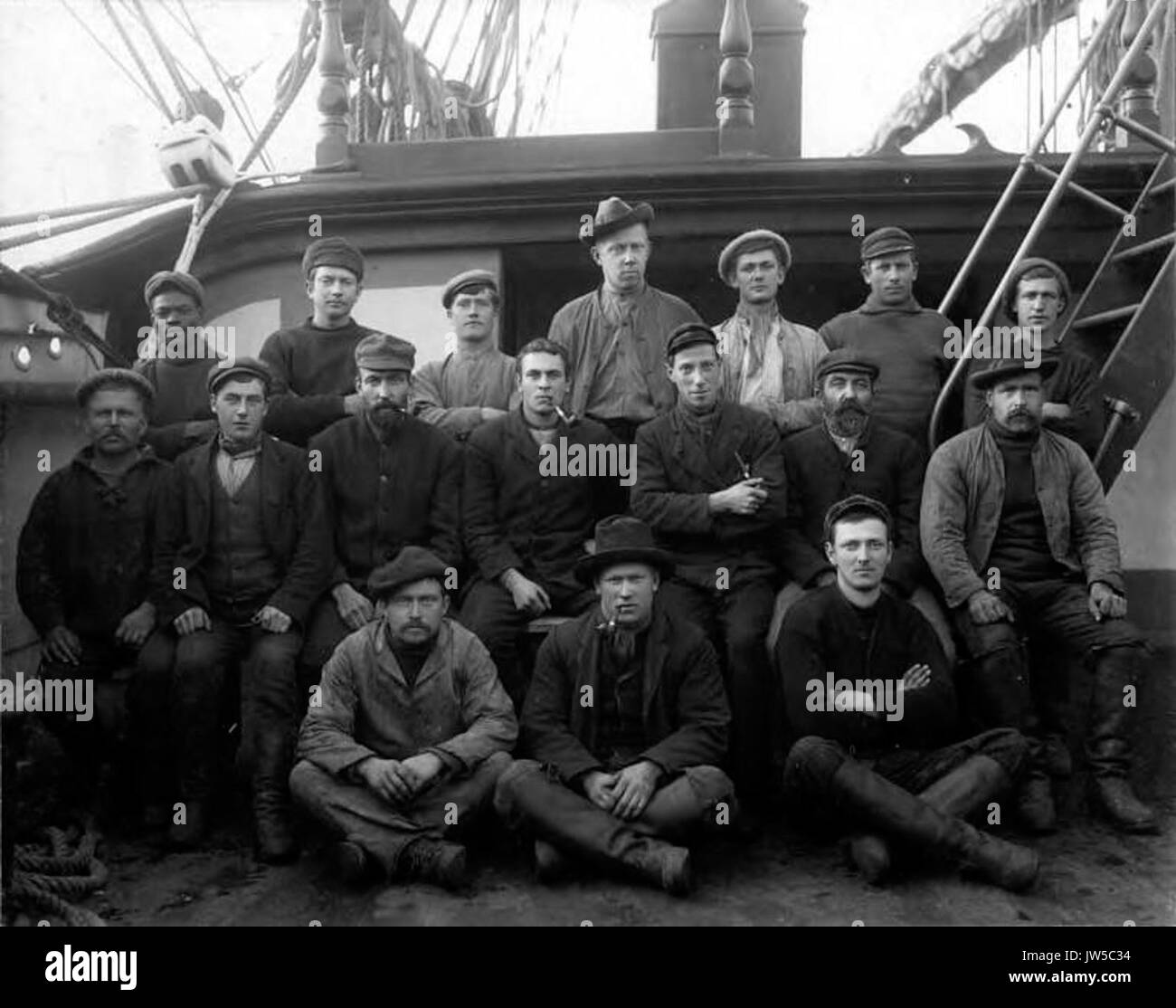 Crew der Segelschiff, RHEINL auf Deck, Washington, ca 1900 (HESTER 810) Stockfoto