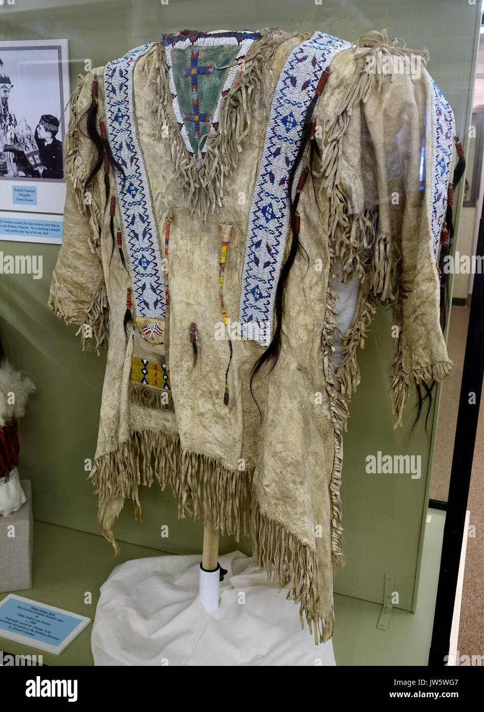 Shirt, Ebenen im indischen Stil, c1900, Hirschleder, Haar, Perlen Robbins Museum Middleborough Massachusetts DSC 03937 Stockfoto