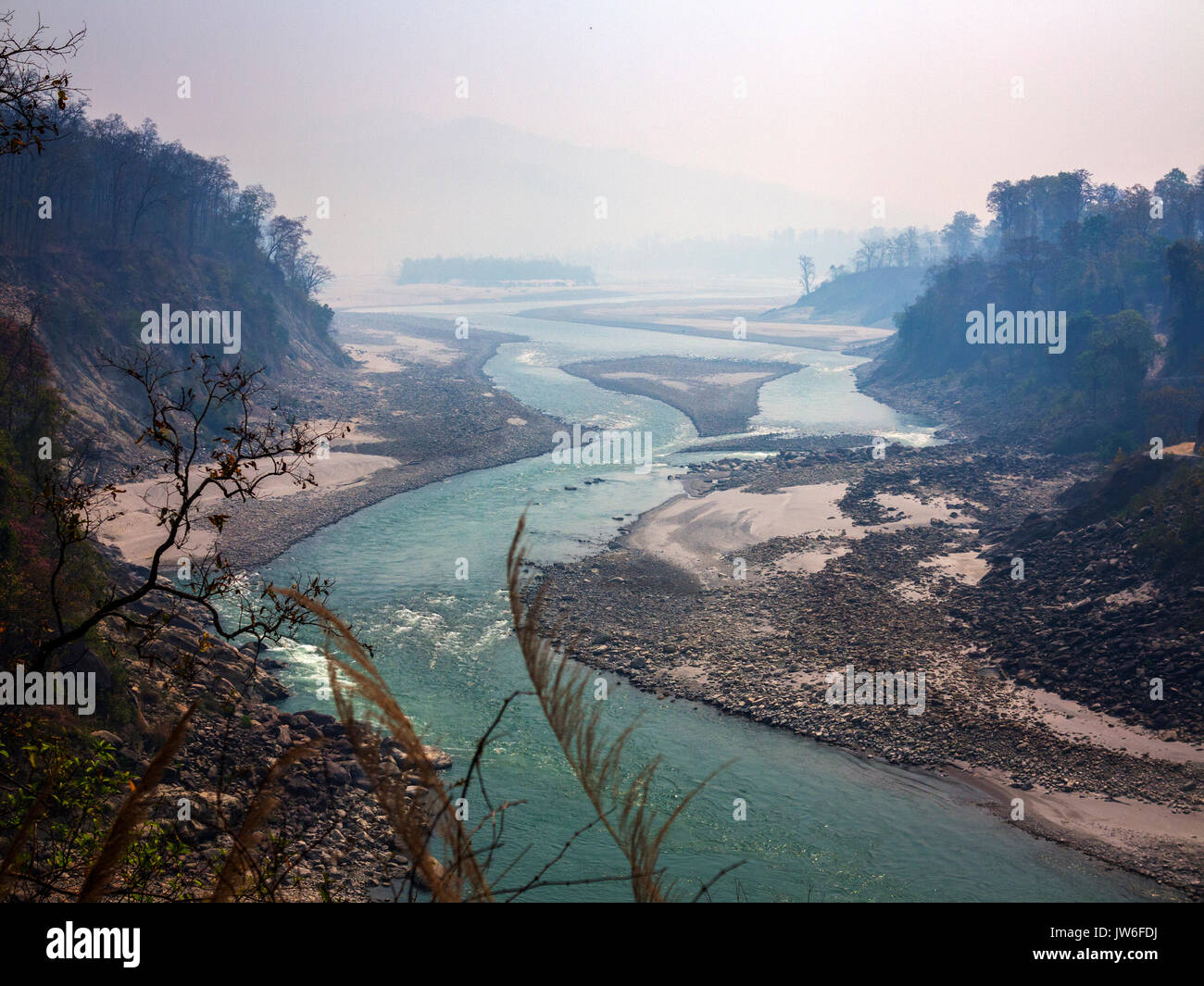 Sarda Fluss auf der Kumaon Hügel, bekannt durch Jim Corbett in seinem Buch Menschenfresser von Kumaon, Uttarakhand, Indien Stockfoto