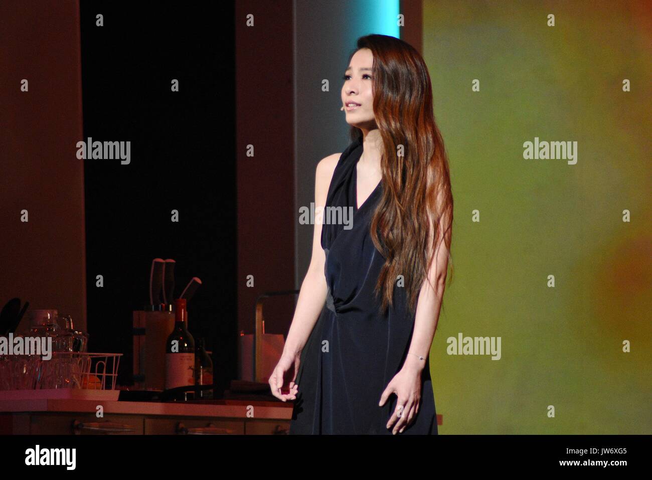 Taipei. 11 Aug, 2017. Sänger Tian Fuzhen (Hebe) nimmt an der Probe der Musik drama erenade' in Taipei, Südosten Chinas Taiwan, 10.08.2017. Hebe die 4 Sätze der erenade' in drei Tage von Freitag durchführen. Quelle: Xinhua/Alamy leben Nachrichten Stockfoto