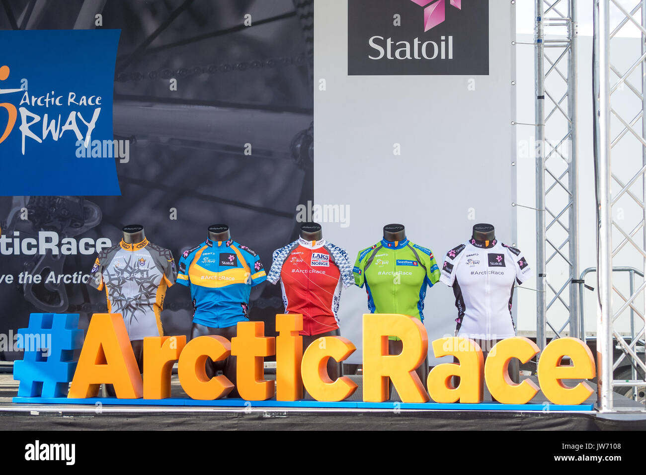 Foto von der jährlichen Arktische Rasse von keineswegs abträgig. Ein Radfahren Wettbewerb über 4 Tage im nördlichen Teil von Norwegen. Radfahrer aus der ganzen Welt in Pro, Continental und Amateur Mannschaften konkurrieren jedes Jahr. Stockfoto