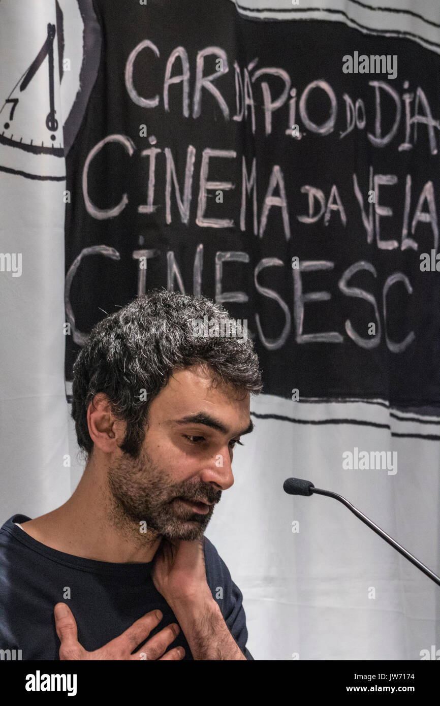 São Paulo, SP, Brasilien, 08.10.2017. Libanesischen Filmemacher und Schauspieler Rami Nihawi spricht über seine Arbeit während der Veranstaltung "Kino der Kerze", die Teil des Programms der Arabischen Welt Film Festival, in Cinesesc, Central Region von Sao Paulo, Brasilien Stockfoto